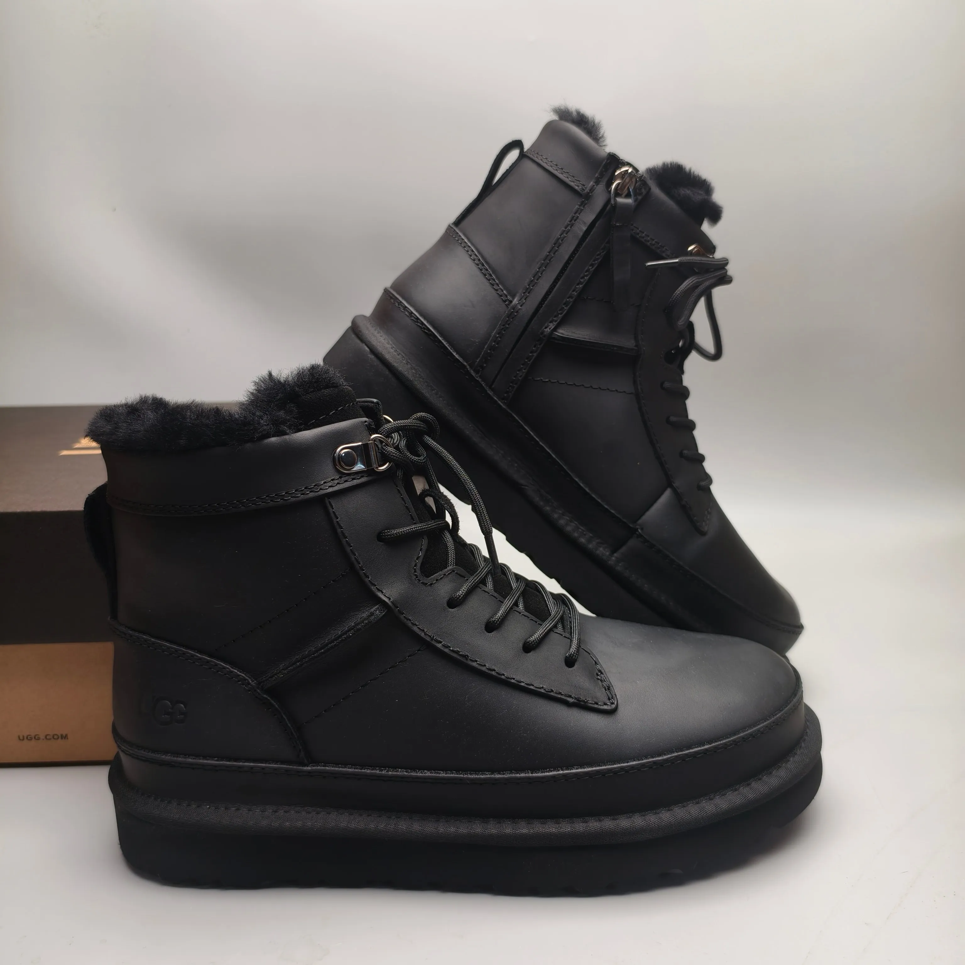 💰720 UGG sheepskin all-in-one snow boots 4580 mid-top patent leather lace-up side zipper men's color matching: black maroon matching code: 39-45